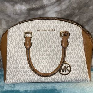 Medium size Michael kors purse